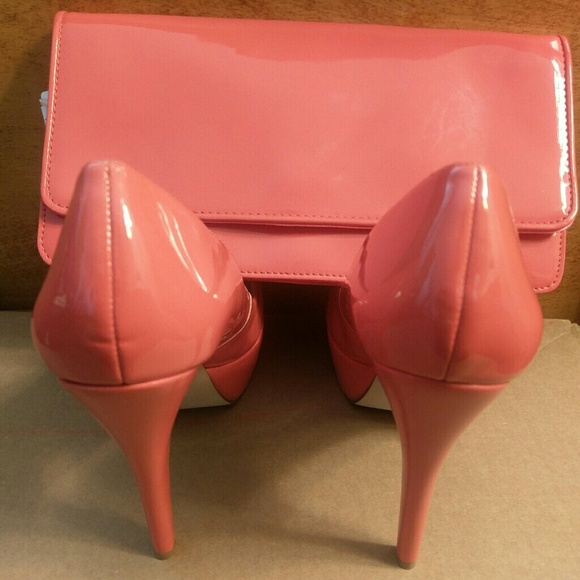 FREE Clutch (NWT) with Aldo Cape Coral Heels - Picture 6 of 8